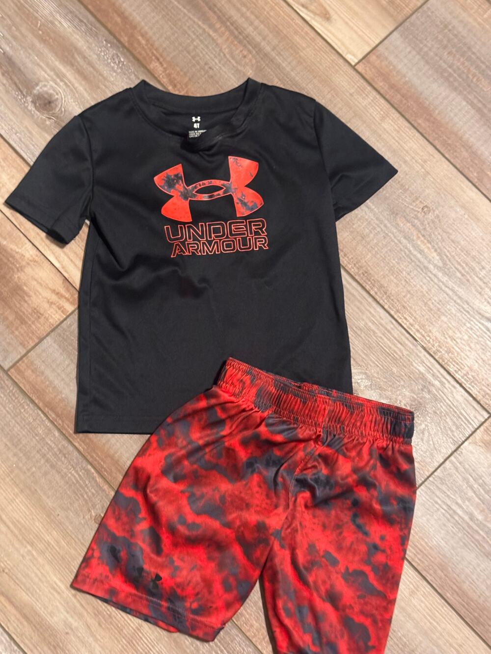 Under Armour Boys 2 Piece Athletic Outfit Set Black Red Size 4T Shorts